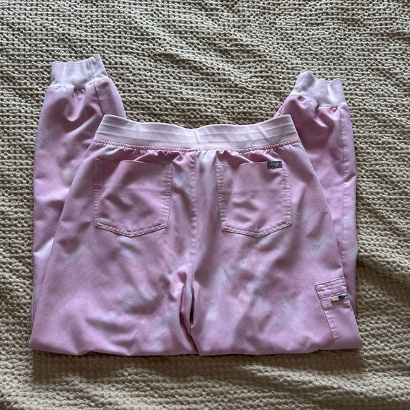 Figs Women’s M Catarina Top & Joggers - Marbled Rose - Picture 10 of 10